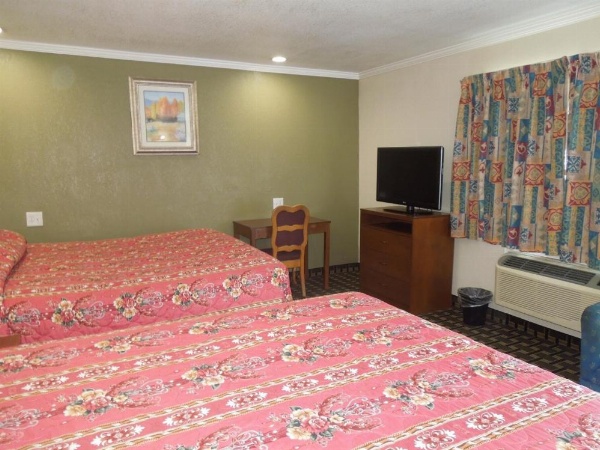 Castaway Motel image 16